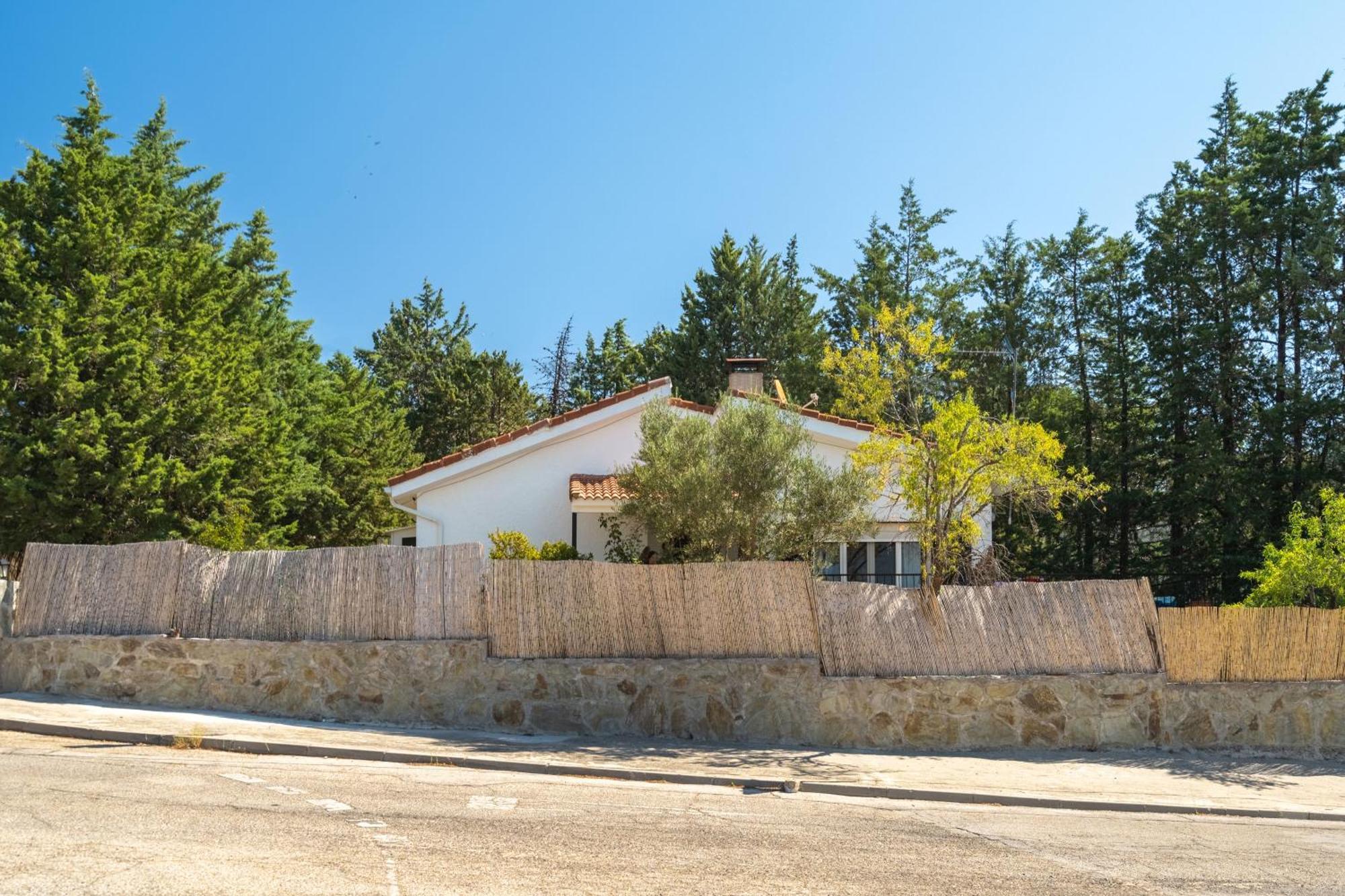 Casa Rural Los Olivos De Robledo De Chavela La Estacion Exteriér fotografie